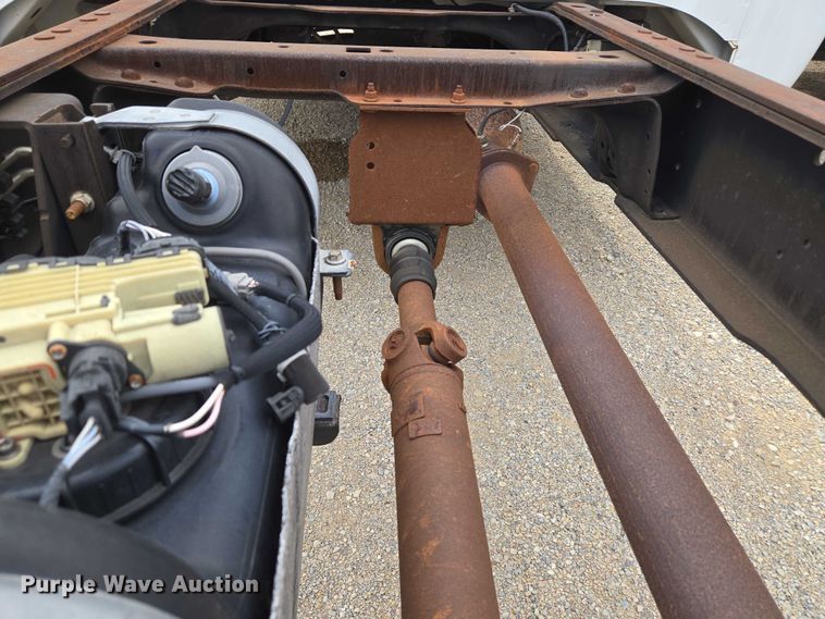 image for item EU3693 2012 Ford F550 Crew Cab truck cab and chassis