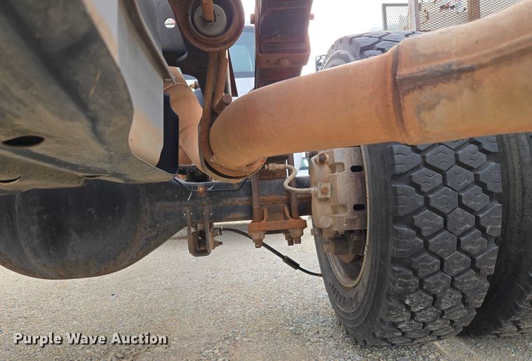 image for item EU3693 2012 Ford F550 Crew Cab truck cab and chassis