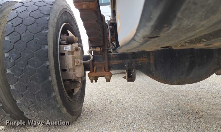 image for item EU3693 2012 Ford F550 Crew Cab truck cab and chassis