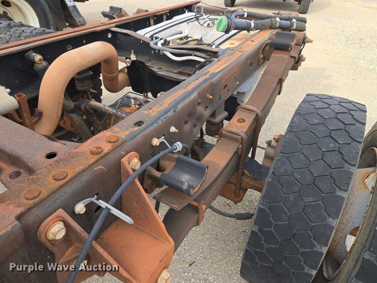 image for item EU3693 2012 Ford F550 Crew Cab truck cab and chassis