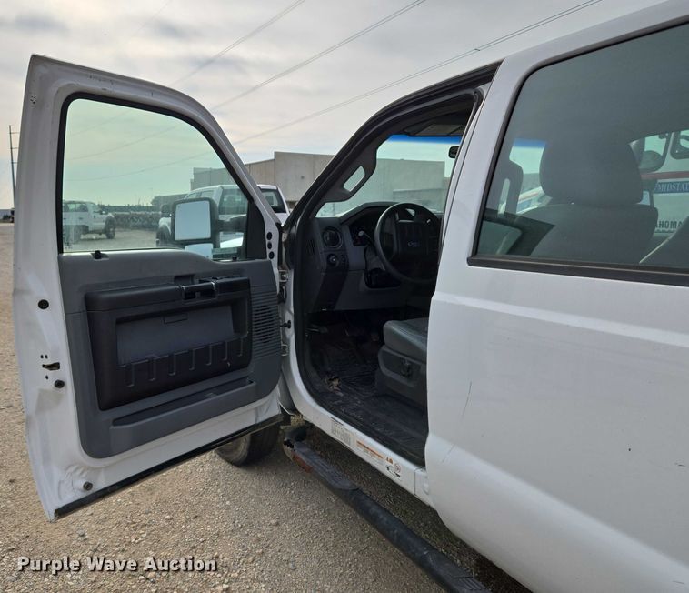 image for item EU3693 2012 Ford F550 Crew Cab truck cab and chassis