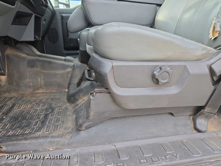 image for item EU3693 2012 Ford F550 Crew Cab truck cab and chassis