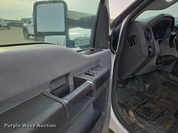 image for item EU3693 2012 Ford F550 Crew Cab truck cab and chassis