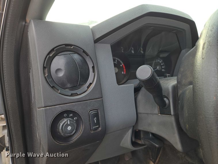 image for item EU3693 2012 Ford F550 Crew Cab truck cab and chassis