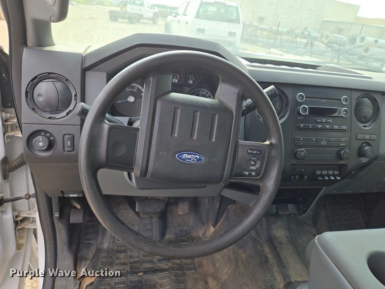 image for item EU3693 2012 Ford F550 Crew Cab truck cab and chassis