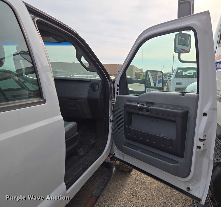 image for item EU3693 2012 Ford F550 Crew Cab truck cab and chassis