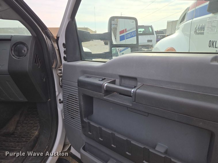 image for item EU3693 2012 Ford F550 Crew Cab truck cab and chassis