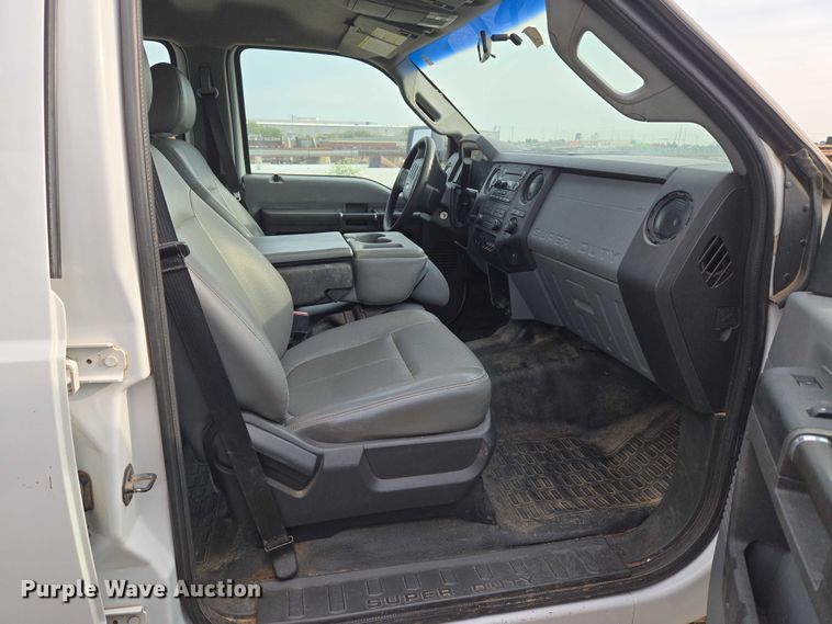 image for item EU3693 2012 Ford F550 Crew Cab truck cab and chassis