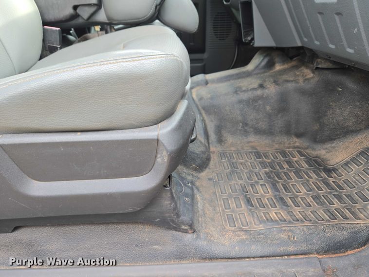 image for item EU3693 2012 Ford F550 Crew Cab truck cab and chassis