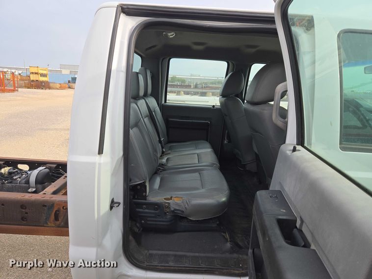 image for item EU3693 2012 Ford F550 Crew Cab truck cab and chassis