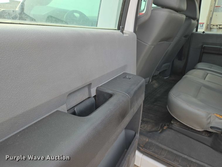 image for item EU3693 2012 Ford F550 Crew Cab truck cab and chassis