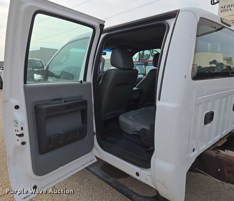image for item EU3693 2012 Ford F550 Crew Cab truck cab and chassis