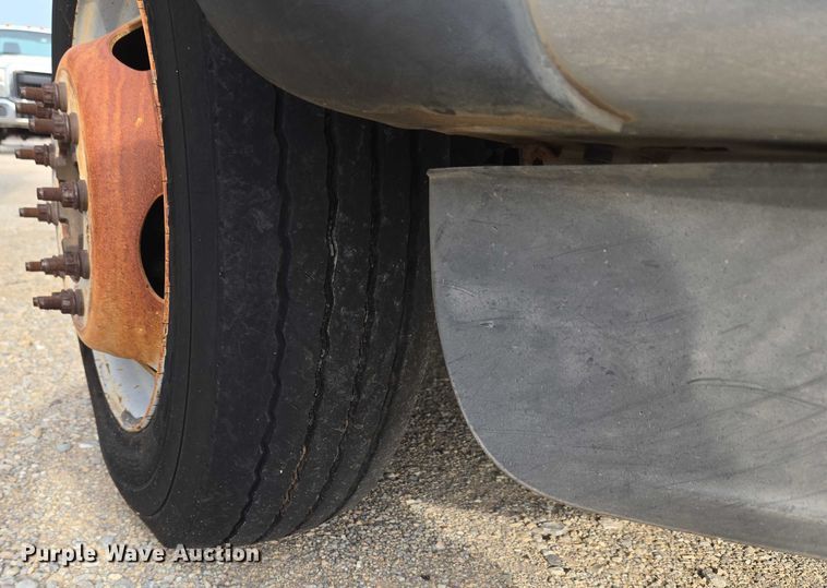 image for item EU3693 2012 Ford F550 Crew Cab truck cab and chassis