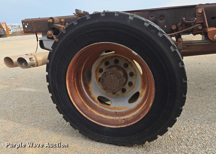 image for item EU3693 2012 Ford F550 Crew Cab truck cab and chassis