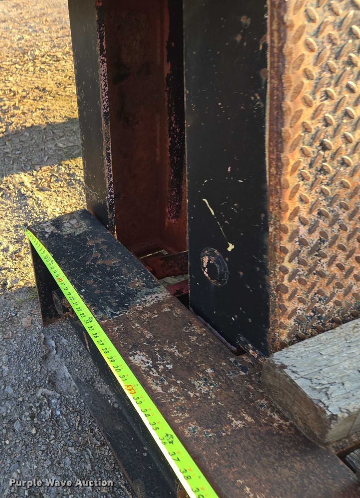 image for item EU3719 1981 TrailMobile 60-LDD-3SFG lowboy equipment trailer