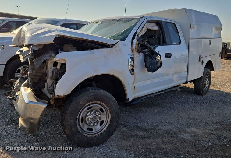 image for item EU3721 2019 Ford F250 Super Duty SuperCab utility bed pickup truck