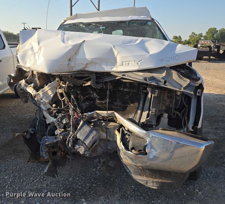 image for item EU3721 2019 Ford F250 Super Duty SuperCab utility bed pickup truck