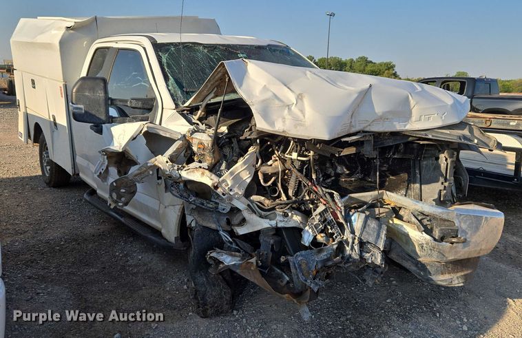 image for item EU3721 2019 Ford F250 Super Duty SuperCab utility bed pickup truck