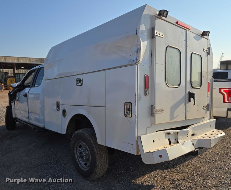 image for item EU3721 2019 Ford F250 Super Duty SuperCab utility bed pickup truck
