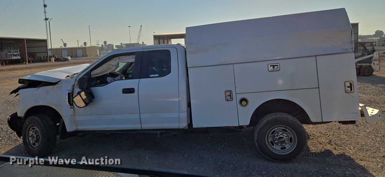 image for item EU3721 2019 Ford F250 Super Duty SuperCab utility bed pickup truck