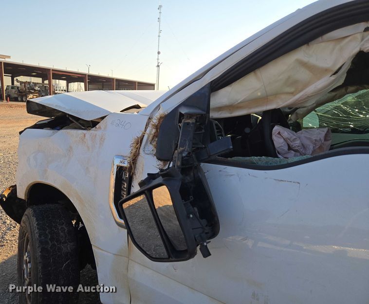 image for item EU3721 2019 Ford F250 Super Duty SuperCab utility bed pickup truck