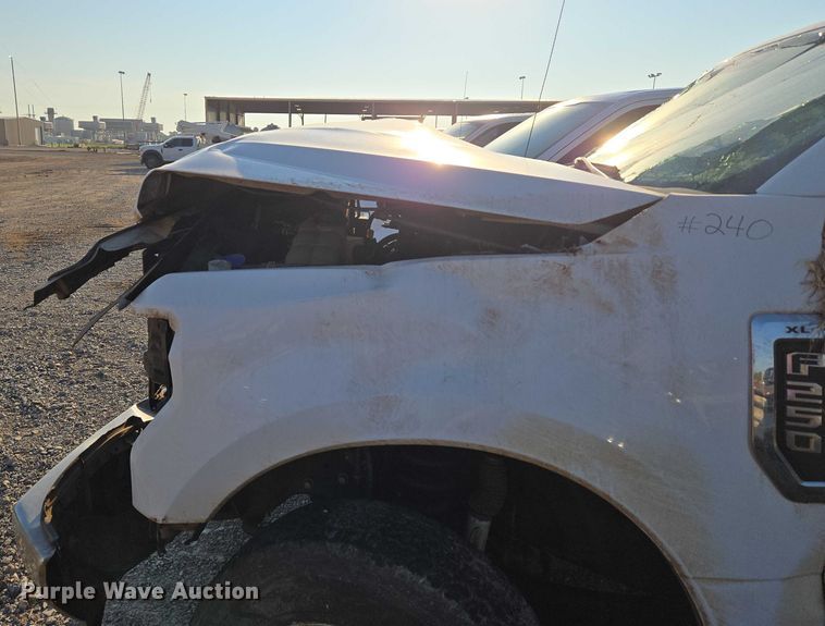 image for item EU3721 2019 Ford F250 Super Duty SuperCab utility bed pickup truck