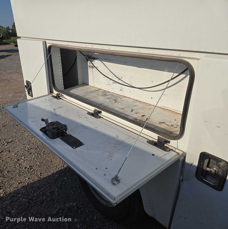 image for item EU3721 2019 Ford F250 Super Duty SuperCab utility bed pickup truck