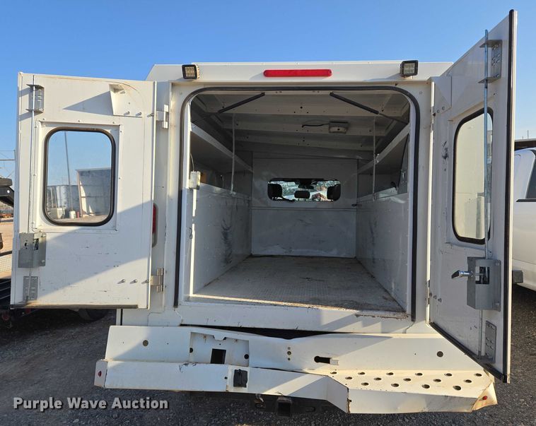 image for item EU3721 2019 Ford F250 Super Duty SuperCab utility bed pickup truck