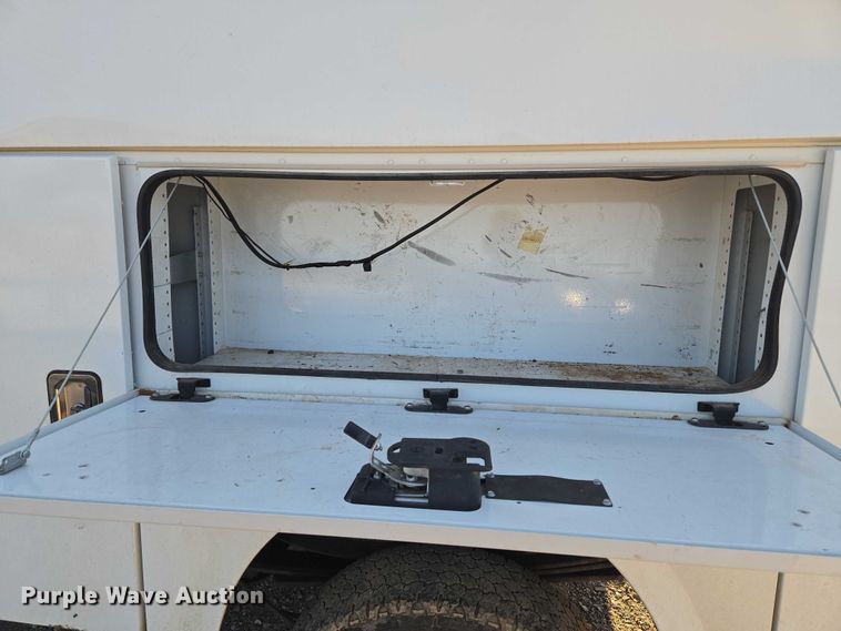 image for item EU3721 2019 Ford F250 Super Duty SuperCab utility bed pickup truck