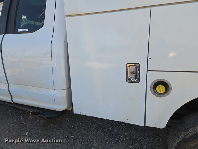 image for item EU3721 2019 Ford F250 Super Duty SuperCab utility bed pickup truck