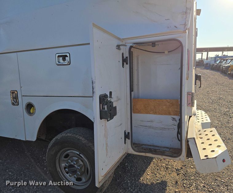 image for item EU3721 2019 Ford F250 Super Duty SuperCab utility bed pickup truck