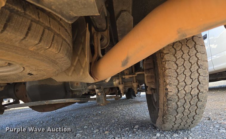 image for item EU3721 2019 Ford F250 Super Duty SuperCab utility bed pickup truck