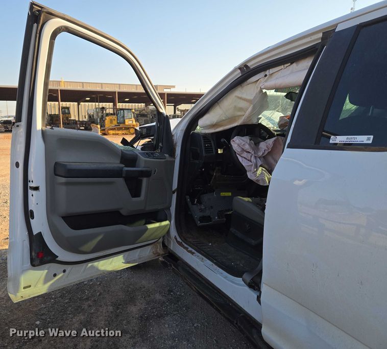 image for item EU3721 2019 Ford F250 Super Duty SuperCab utility bed pickup truck