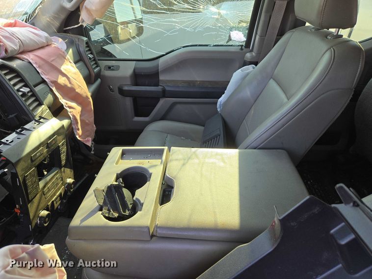 image for item EU3721 2019 Ford F250 Super Duty SuperCab utility bed pickup truck