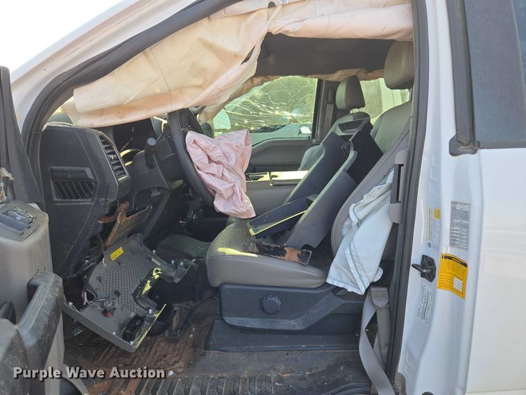 image for item EU3721 2019 Ford F250 Super Duty SuperCab utility bed pickup truck