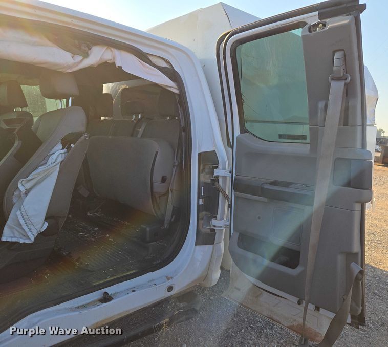 image for item EU3721 2019 Ford F250 Super Duty SuperCab utility bed pickup truck