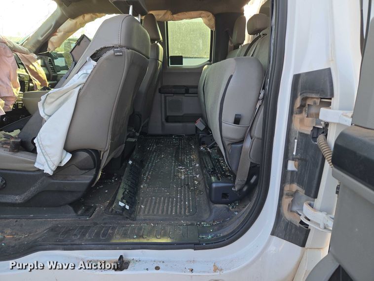 image for item EU3721 2019 Ford F250 Super Duty SuperCab utility bed pickup truck