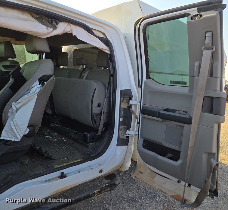 image for item EU3721 2019 Ford F250 Super Duty SuperCab utility bed pickup truck