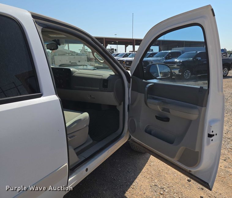 image for item EU3729 2009 GMC Sierra 1500 Ext. Cab pickup truck