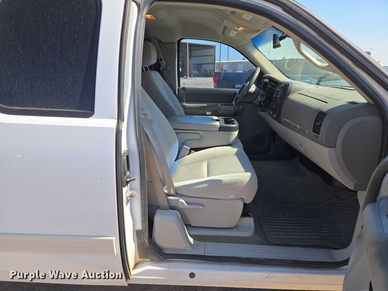 image for item EU3729 2009 GMC Sierra 1500 Ext. Cab pickup truck