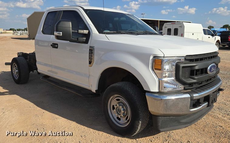 image for item EU3733 2020 Ford F250 Super Duty SuperCab pickup truck cab and chassis