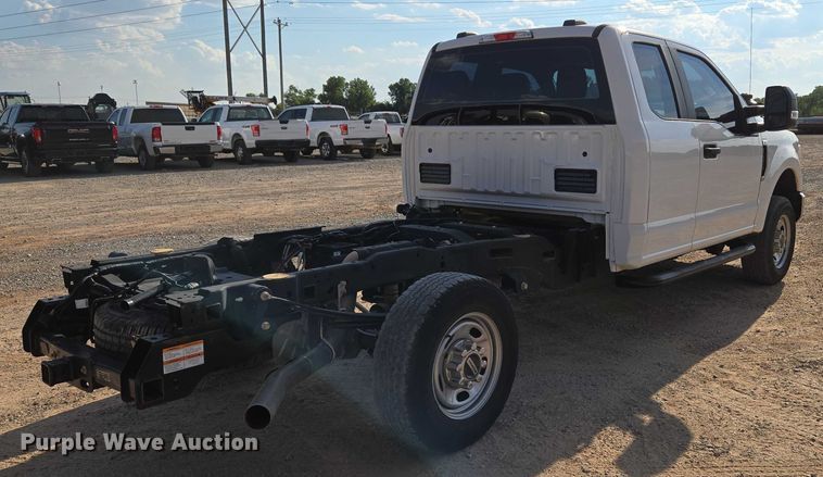 image for item EU3733 2020 Ford F250 Super Duty SuperCab pickup truck cab and chassis