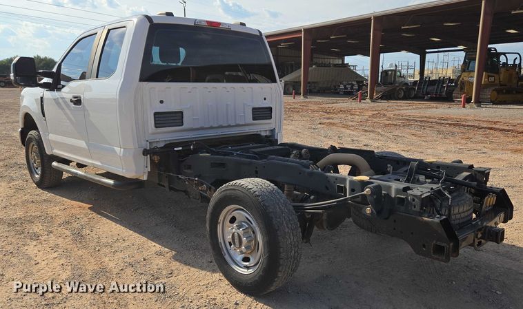 image for item EU3733 2020 Ford F250 Super Duty SuperCab pickup truck cab and chassis