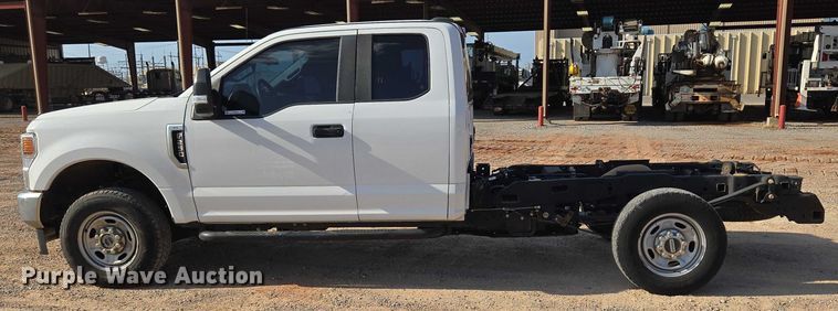image for item EU3733 2020 Ford F250 Super Duty SuperCab pickup truck cab and chassis