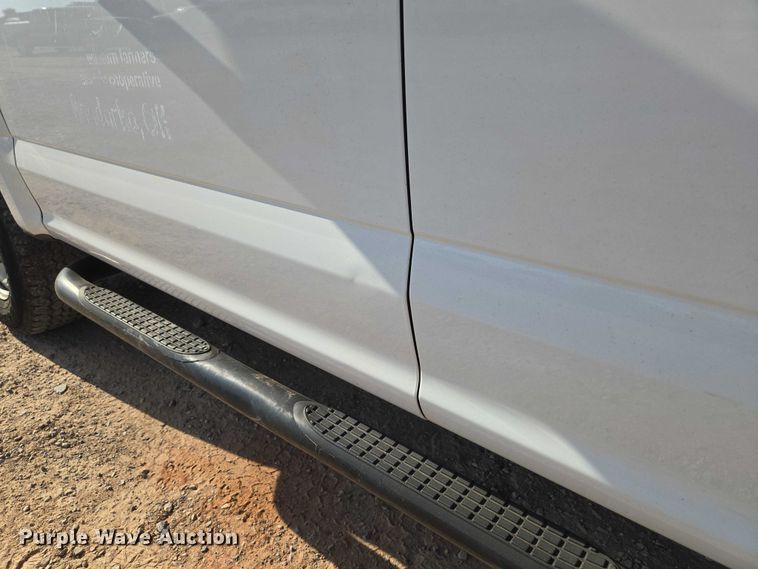 image for item EU3733 2020 Ford F250 Super Duty SuperCab pickup truck cab and chassis