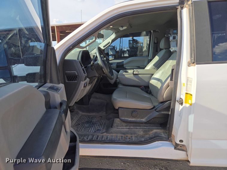 image for item EU3733 2020 Ford F250 Super Duty SuperCab pickup truck cab and chassis