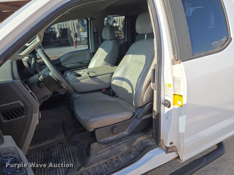 image for item EU3733 2020 Ford F250 Super Duty SuperCab pickup truck cab and chassis