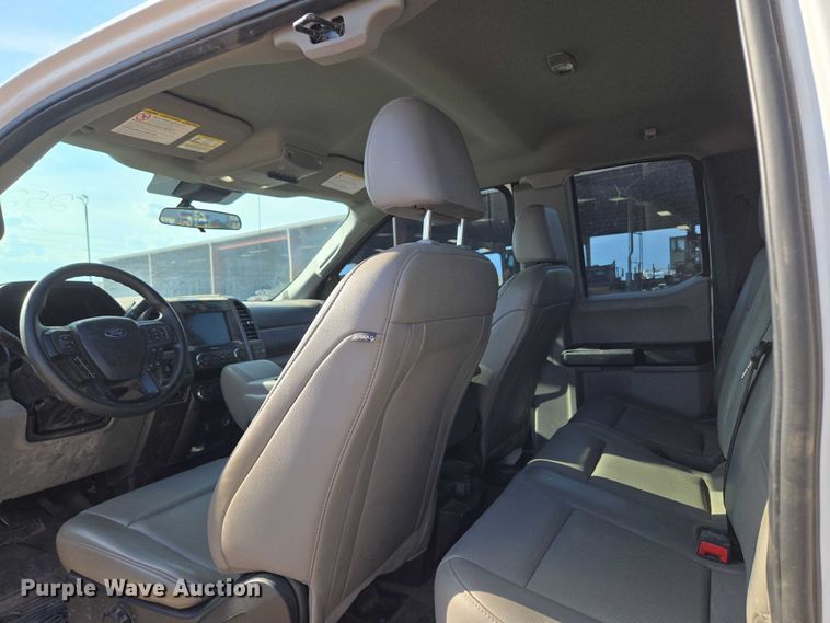 image for item EU3733 2020 Ford F250 Super Duty SuperCab pickup truck cab and chassis