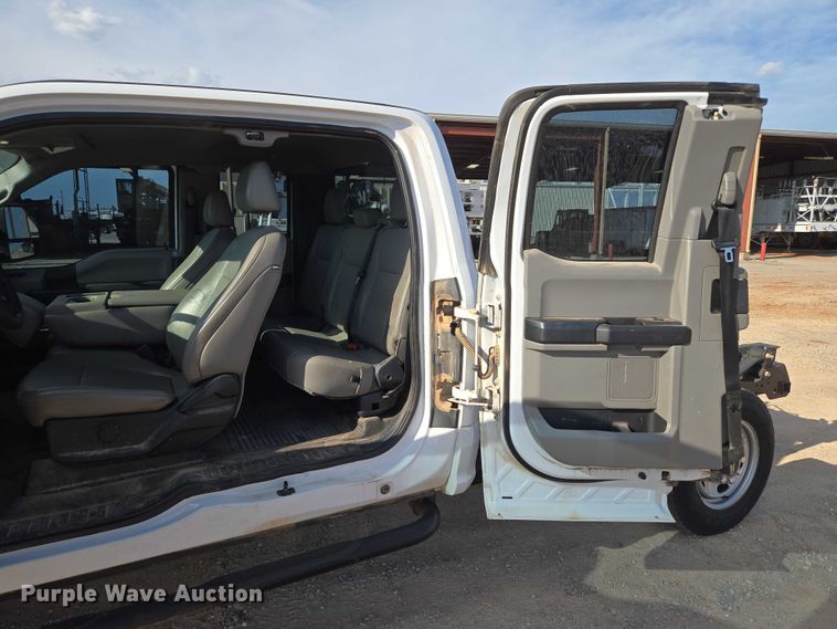 image for item EU3733 2020 Ford F250 Super Duty SuperCab pickup truck cab and chassis