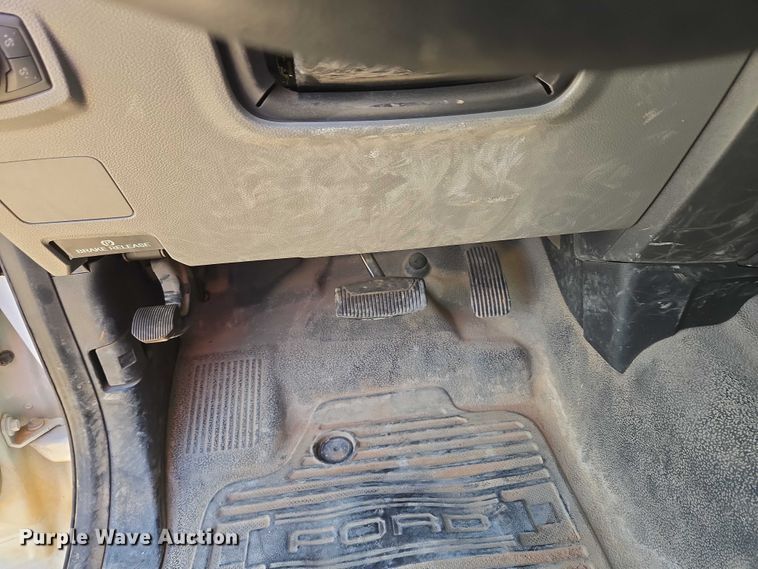 image for item EU3733 2020 Ford F250 Super Duty SuperCab pickup truck cab and chassis